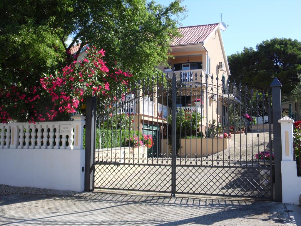 Holiday Home Villa Romantica Sveti Filip i Jakov Exteriör bild