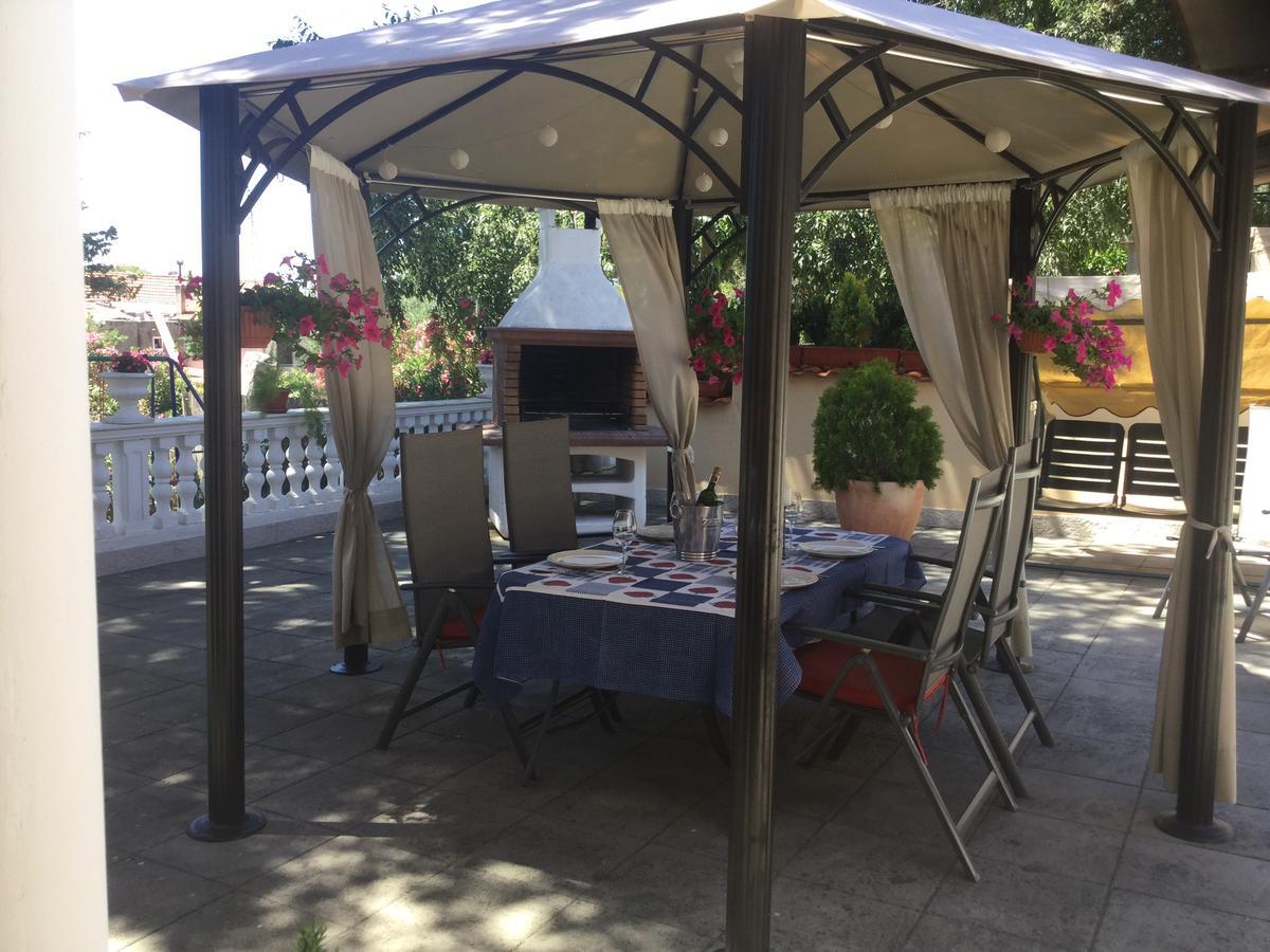 Holiday Home Villa Romantica Sveti Filip i Jakov Exteriör bild